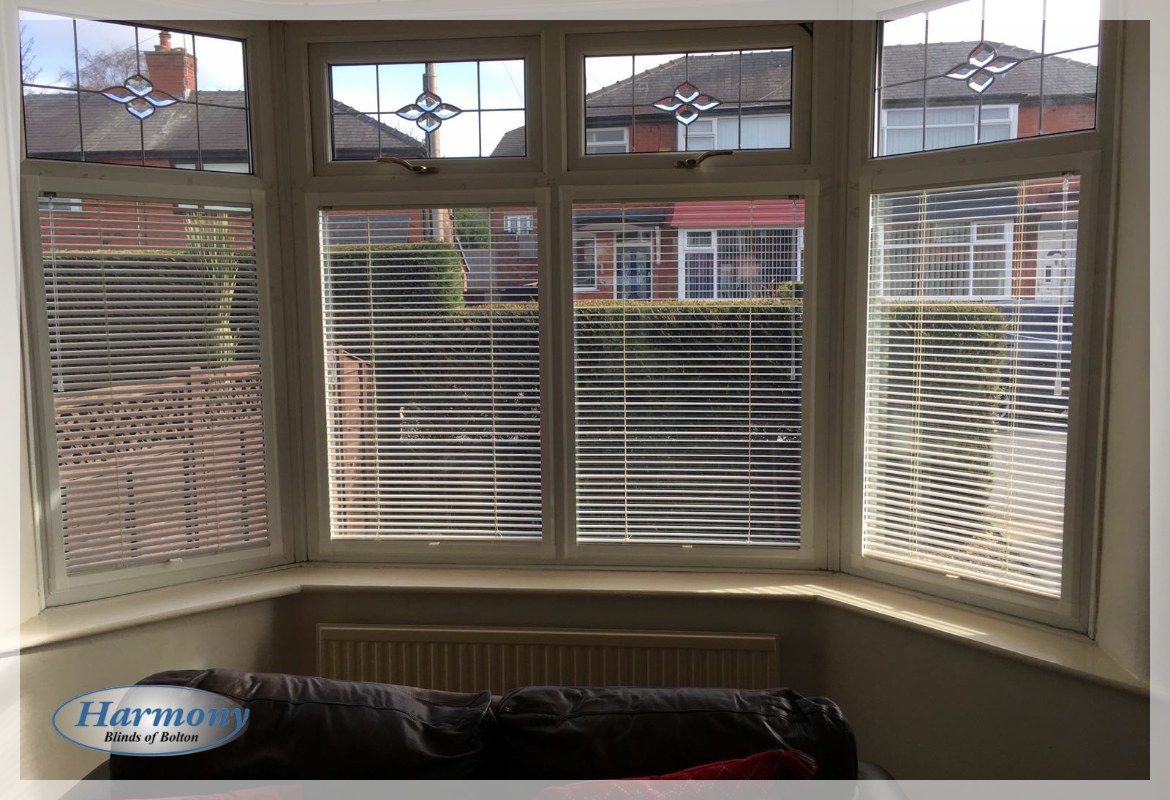 Cafe Style Bay Window with Perfect Fit Venetian Blinds