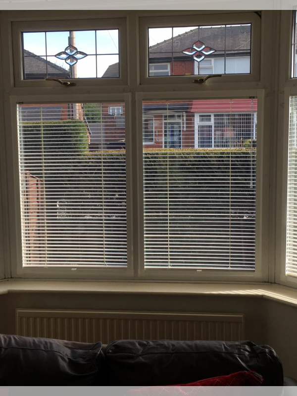 Cafe Style Bay Window with Perfect Fit Venetian Blinds